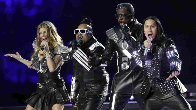 2011 – Black Eyed Peas, Usher, Slash 2004 – Janet Jackson & Justin Timberlake, 2006 – The Rolling Stones, 1991 – New Kids on the Block, 2014 – Bruno Mars & Red Hot Chili Peppers, 1993 – Michael Jackson, 2019 – Maroon 5, Travis Scott, Big Boi, 2009 – Bruce Springsteen, 1997 – Blues Brothers with Dan Aykroyd, 2011 – Black Eyed Peas, Usher, Slash, 2007 – Prince, 1995 – Indiana Jones-themed Halftime by Disney, 1990 – “Salute to New Orleans”, 2016 – Coldplay, Beyoncé, Bruno Mars, 2021 – The Weeknd, 2000 – Phil Collins, Christina Aguilera (Disney), 1996 – Diana Ross, 2003 – Shania Twain, No Doubt, Sting, 2023 – Rihanna, 1989 – “BeBop Bamboozled” with Elvis Presto, 2025 – Kendrick Lamar