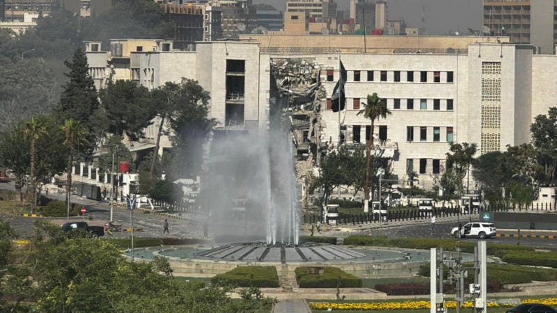 Tensions Netanyahu bombs Syria, By surprise, Three dead, Both sides, Tensions