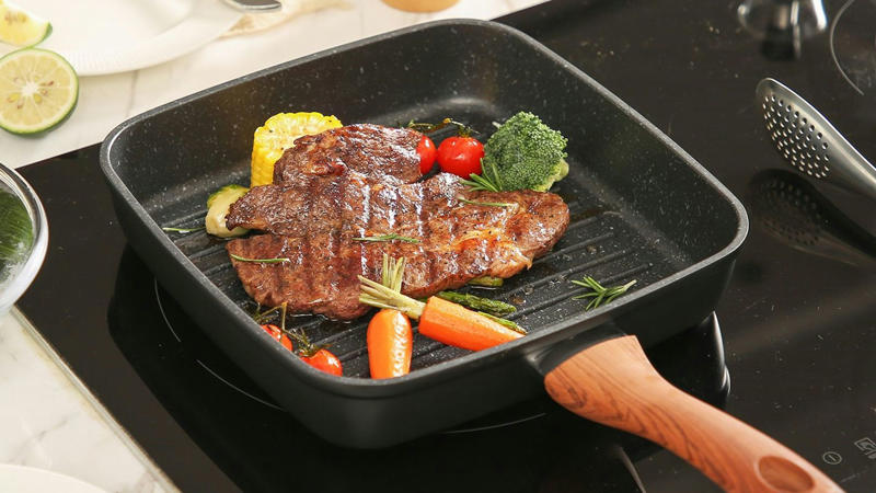 5. Use High-Smoke-Point Oil 1. Using The Wrong Pan, 2. Using Cold Meat Straight From The Fridge, 3. Not Drying The Surface, 4. Overcrowding The Pan, 5. Constantly Flipping The Steak, 6. Pressing Down On The Meat, 7. Cooking By Time, Not Temperature, 8. Skipping The Rest After Cooking, 9. Seasoning At The Wrong Time, 10. Using Low-Quality Meat, 1. Choose The Right Cut, 2. Use The Right Meat Thermometer, 3. Let The Pan Get Screaming Hot, 4. Season Generously, 5. Use High-Smoke-Point Oil, 6. Sear, Then Finish In The Oven, 7. Baste With Butter And Aromatics, 8. Slice Against The Grain, 9. Rest The Steak Under Tent Foil, 10. Dry Brine Overnight For Maximum Flavor