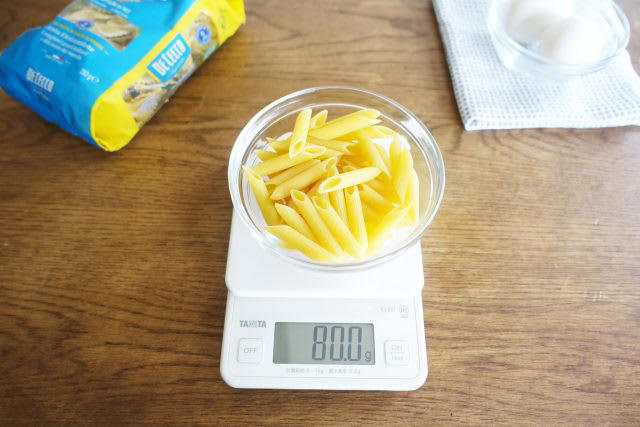 毎日の調理にこそ便利！「デジタルはかり」5つの魅力, 【魅力1】起動も計測も速い！待ち時間なく使える, 【魅力2】数字がピタッ！計量スプーンよりスムーズ, 【魅力3】パスタやご飯の計量で、ダイエットにも役立つ！, 【魅力4】0.5g単位で、パンやお菓子の細かい計量にも◎, 【魅力5】出しっぱなしOKの薄型設計。収納ストレスなし！, 夏のうつわセール！人気の「KANEAKI」を訳あり特価で販売中【数量限定】, 蔵出し品って？