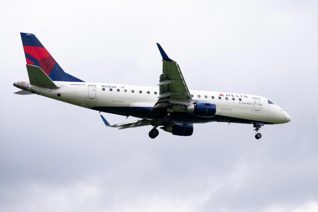Passenger plane forced to swerve in mid-air to avoid crashing into a B-52 bomber