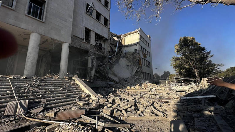 Nearby Netanyahu bombs Syria, By surprise, Three dead, Both sides, Tensions