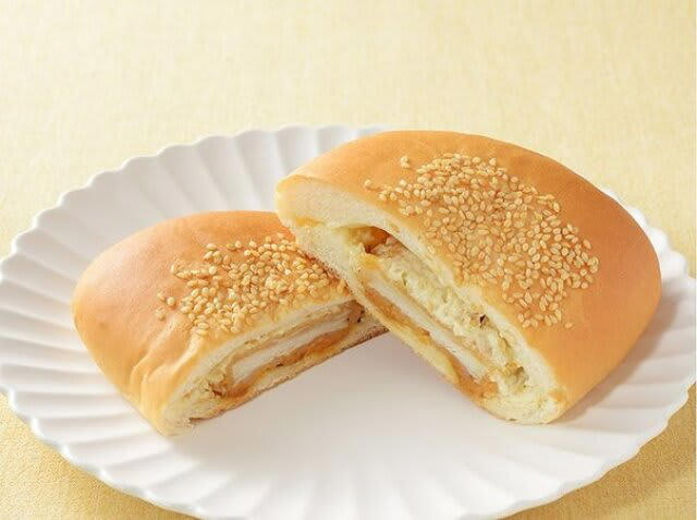 暑い夏にぴったり！さっぱりレモンを楽しめるパン3種, ①バター香るパンスイス レモン＆チーズクリーム, ②レモンタルタルチキンパン, ③レモン蒸しケーキ 4個入