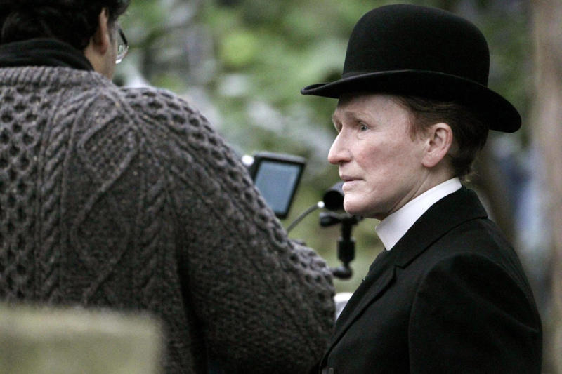 Glenn Close – 'Albert Nobbs' (2011) Challenging gender stereotypes, Diana Rigg - 'Theatre of Blood' (1973), Julie Andrews – 'Victor Victoria' (1981), Barbra Streisand – 'Yentl' (1983), Linda Hunt - 'The Year of Living Dangerously' (1983), Tilda Swinton – 'Orlando' (1992), Hilary Swank – 'Boys Don’t Cry' (1999), Cate Blanchett – 'I’m Not There' (2007), Johanna Wokalek - 'Pope Joan' (2009), Glenn Close – 'Albert Nobbs' (2011)