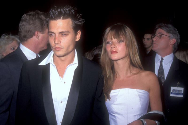 Kate and Johnny: Toxic and adored The emergence of an anti-model, Glamour with bags under her eyes, Muse of McQueen, foe of correctness, Kate and Johnny: Toxic and adored, Substances, covers, and more contracts, The cynicism of the industry: Profitable scandal, Topshop: From white powder to black gold, Kate Moss doesn’t speak, she issues invoices, The voice of a silent generation, Her daughter, her reflection (substance-free, for now)