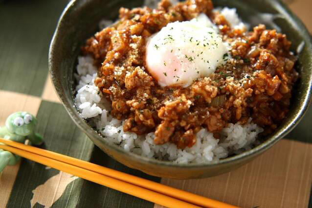 ・節約時短！ 豚肉の薄切りでハッシュドポーク, ・手羽元の赤ワイン煮, ・簡単おいしい煮込みハンバーグ, ・デミグラスソースがけポークソテー, ・ミートソースのマカロニグラタン, ・牛薄切り肉のデミソースパスタ, ・ふわとろオムライス, ・肉巻きデミソース, ・タケノコとひき肉のデミグラス風味炒め, ・子どもも喜ぶ！ 簡単とろーり温泉卵のせミートソース丼