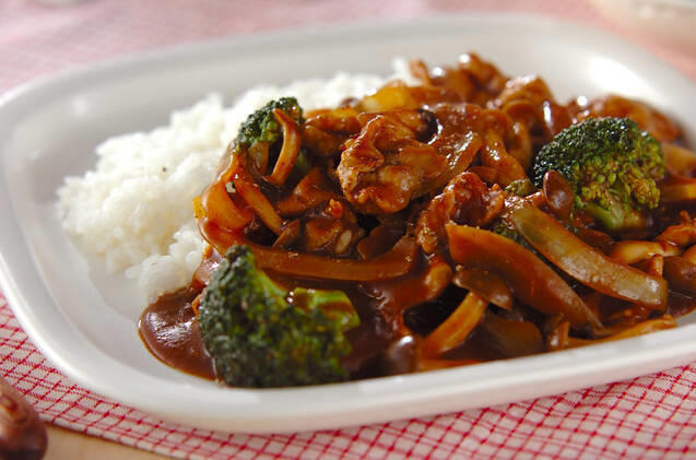 ・節約時短！ 豚肉の薄切りでハッシュドポーク, ・手羽元の赤ワイン煮, ・簡単おいしい煮込みハンバーグ, ・デミグラスソースがけポークソテー, ・ミートソースのマカロニグラタン, ・牛薄切り肉のデミソースパスタ, ・ふわとろオムライス, ・肉巻きデミソース, ・タケノコとひき肉のデミグラス風味炒め, ・子どもも喜ぶ！ 簡単とろーり温泉卵のせミートソース丼