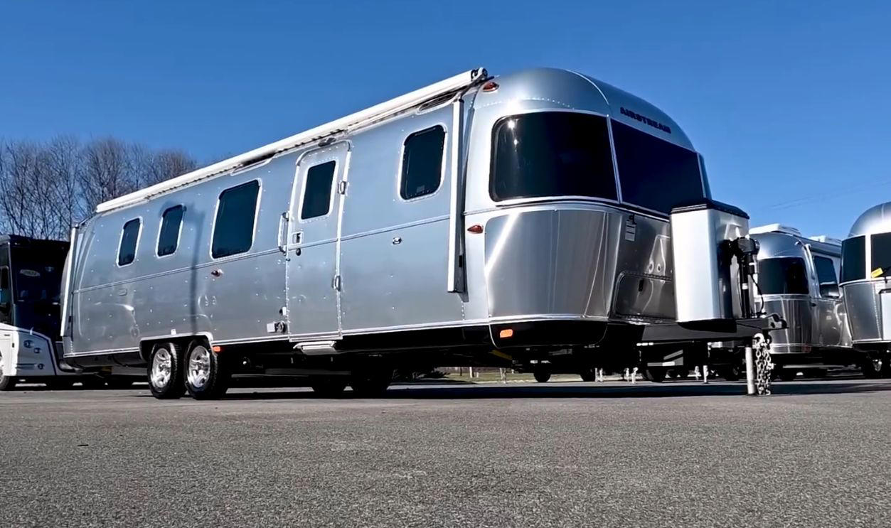 Airstream Classic Hitting the Road With Your Best Friend, Winnebago Forza, Tiffin Allegro RED, Newmar Ventana, Entegra Aspire, Thor Palazzo, Jayco Seneca, Winnebago Adventurer, Forest River Georgetown GT5, Newmar Dutch Star, Fleetwood Bounder, Airstream Classic, Coachmen Mirada, Thor Aria, Winnebago Minnie Winnie, Holiday Rambler Vacationer, Newmar Bay Star, Coachmen Leprechaun, Tiffin Wayfarer, Leisure Travel Vans Wonder