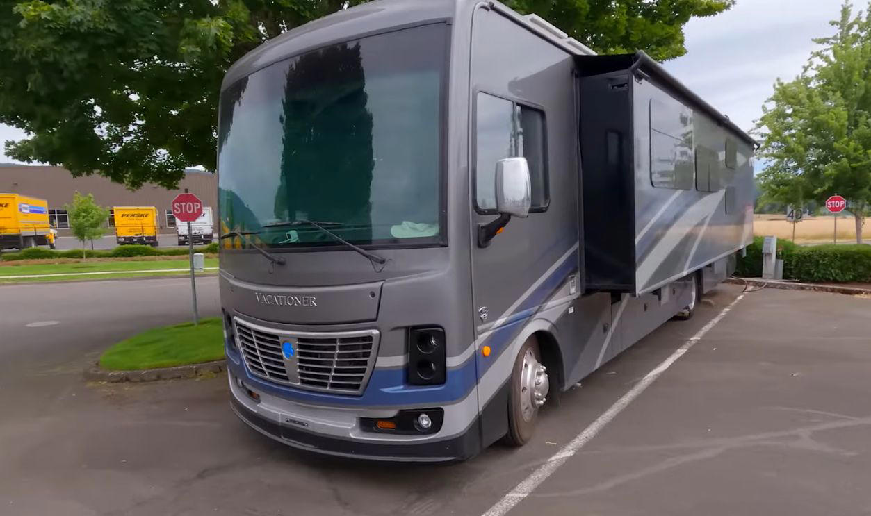 Holiday Rambler Vacationer Hitting the Road With Your Best Friend, Winnebago Forza, Tiffin Allegro RED, Newmar Ventana, Entegra Aspire, Thor Palazzo, Jayco Seneca, Winnebago Adventurer, Forest River Georgetown GT5, Newmar Dutch Star, Fleetwood Bounder, Airstream Classic, Coachmen Mirada, Thor Aria, Winnebago Minnie Winnie, Holiday Rambler Vacationer, Newmar Bay Star, Coachmen Leprechaun, Tiffin Wayfarer, Leisure Travel Vans Wonder