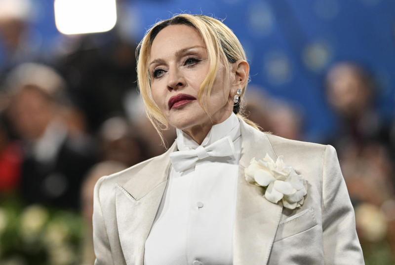 Madonna '90s fashion icons: then and now, Gwen Stefani, Sarah Jessica Parker, Backstreet Boys, Christina Aguilera, Spice Girls, Courtney Love, Mary-Kate and Ashley Olsen, Will Smith, Karyn Parsons, Gabrielle Union, Lisa Bonet, Alicia Silverstone, Brandy Norwood, Drew Barrymore, Naomi Campbell, Liv Tyler, Winona Ryder, Jennifer Aniston, Jennifer Anniston, Uma Thurman, Christina Applegate, Claire Danes, Kate Moss, Fiona Apple, Janet Jackson