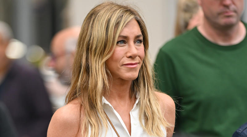 Jennifer Anniston '90s fashion icons: then and now, Gwen Stefani, Sarah Jessica Parker, Backstreet Boys, Christina Aguilera, Spice Girls, Courtney Love, Mary-Kate and Ashley Olsen, Will Smith, Karyn Parsons, Gabrielle Union, Lisa Bonet, Alicia Silverstone, Brandy Norwood, Drew Barrymore, Naomi Campbell, Liv Tyler, Winona Ryder, Jennifer Aniston, Jennifer Anniston, Uma Thurman, Christina Applegate, Claire Danes, Kate Moss, Fiona Apple, Janet Jackson
