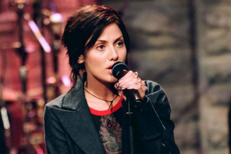 Please Please, Please Let Me Get What I Want – Gavin Clark, Make You Feel My Love – Adele, Hurt – Johnny Cash, Valerie – Amy Winehouse, I Will Always Love You – Whitney Houston, Go West – The Pet Shop Boys, Torn – Natalie Imbruglia, Nothing Compares 2 U – Sinéad O’Connor, Red Red Wine – UB40, Emotion – Destiny’s Child, Fell In Love With A Boy – Joss Stone, At Last – Etta James, “Fields of Gold” – Eva Cassidy, Lilac Wine – Miley Cyrus, All Along The Watchtower – Jimi Hendrix, Tainted Love – Soft Cell, Song to the Siren – This Mortal Coil, Smells Like Teen Spirit – Tori Amos, Running Up That Hill – Chromatics, Hallelujah – Jeff Buckley