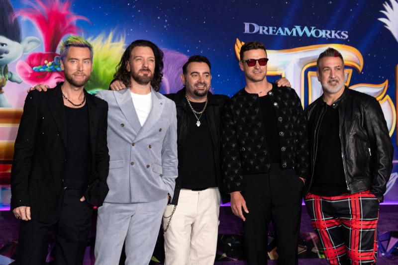 *NSYNC '90s fashion icons: then and now, Gwen Stefani, Sarah Jessica Parker, Backstreet Boys, Christina Aguilera, Spice Girls, Courtney Love, Mary-Kate and Ashley Olsen, Will Smith, Karyn Parsons, Gabrielle Union, Lisa Bonet, Alicia Silverstone, Brandy Norwood, Drew Barrymore, Naomi Campbell, Liv Tyler, Winona Ryder, Jennifer Aniston, Jennifer Anniston, Uma Thurman, Christina Applegate, Claire Danes, Kate Moss, Fiona Apple, Janet Jackson