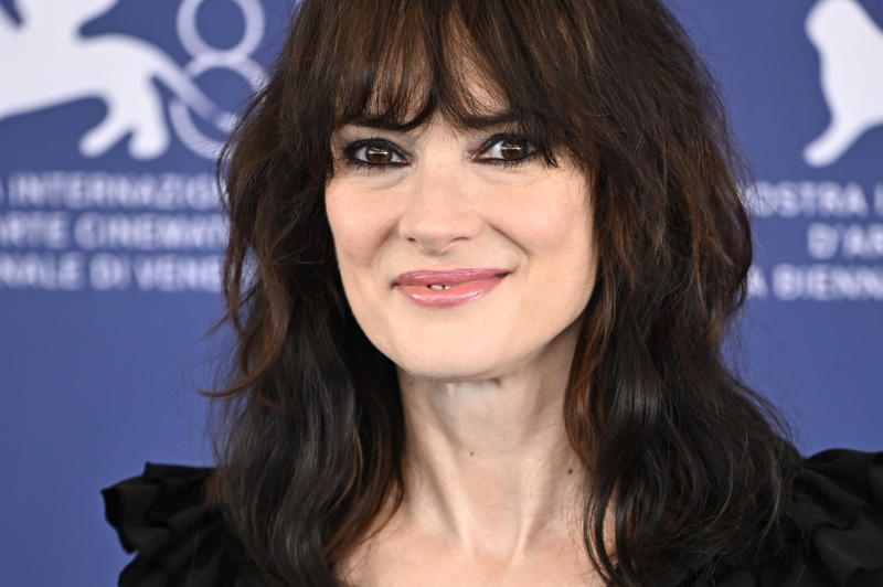 Winona Ryder '90s fashion icons: then and now, Gwen Stefani, Sarah Jessica Parker, Backstreet Boys, Christina Aguilera, Spice Girls, Courtney Love, Mary-Kate and Ashley Olsen, Will Smith, Karyn Parsons, Gabrielle Union, Lisa Bonet, Alicia Silverstone, Brandy Norwood, Drew Barrymore, Naomi Campbell, Liv Tyler, Winona Ryder, Jennifer Aniston, Jennifer Anniston, Uma Thurman, Christina Applegate, Claire Danes, Kate Moss, Fiona Apple, Janet Jackson