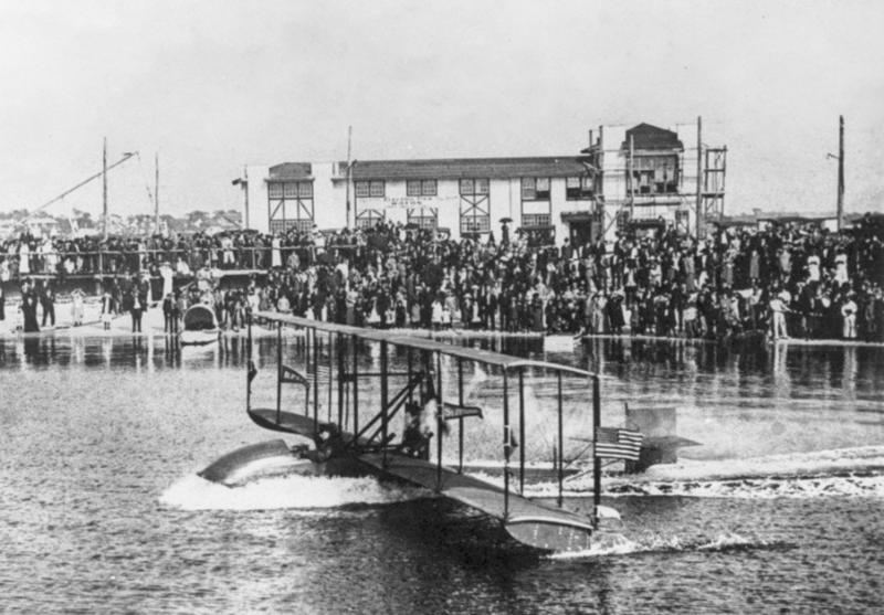 How is flight distance measured?, Spherical flight path, Flying in a three-dimensional world, Tony Jannus (1889–1916), World's first commercial flight, 10. Fort Lauderdale-North Bimini, 8. Damman-Bahrain, 6. Kasane-Victoria Falls, 4. Sint Maarten-Sint Eustatius, 2. Sint Maarten-Saint Barthélemy, The world's longest international nonstop commercial flights, 9. Shenzhen-Mexico City, 7. Auckland-New York (JFK), 5. Dallas-Melbourne, 3. Auckland-Qatar