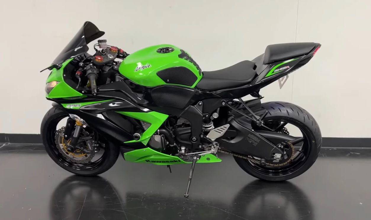 Kawasaki Ninja ZX-10R A Beloved Icon With A Need For Speed, His First Bike, A Diverse Taste, Arch Motorcycle Company: His Passion Project, The Arch KRGT-1, Arch 1s: Café Racer Meets Muscle, Arch Method 143: Carbon Fiber Luxury, Custom Harley-Davidson Dyna Wide Glide, El Diablo West Coast Chopper, BMW R NineT, Kawasaki Ninja ZX-10R, Moto Guzzi V7 Racer, Norton Commando 850 MK II Roadster, Yamaha R1, Aprilia RSV4, Ferrari California T, Porsche 911 Carrera 4S, Volvo 122 Amazon, Mercedes-Benz GLE, Arch KRGT-1 Track Edition, Custom BMW S1000RR, Confident But Not Flashy, More Than Just An Actor, Celebrity Biker Club, Keanu Reeves’ Garage: Functional Zen, Safety First, Long Rides, Big Thoughts, No Lambo, No Problem, Giving Back Through Wheels, The Future Of Arch