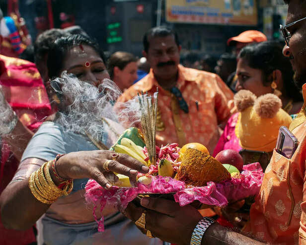 1. Cultural Roots: Individualism vs. Collectivism, 3. Parenting Styles and Emotional Bonds, 4. Marriage as a Milestone, 6. Changing Trends Among Indian Youth, 7. The Emotional Lens: Is One Way Better?
