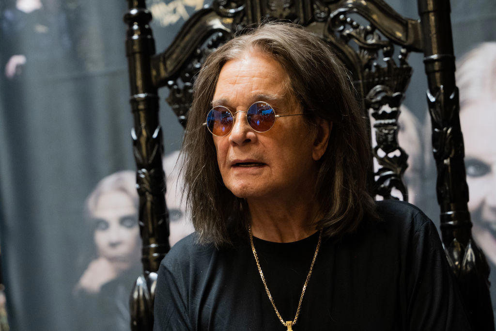 The king on his throne and money for the people Ozzy Osbourne's death, Years of battling health problems, Parkinson's, He described the illness as "h*ll", Not everything was due to Parkinson's, Injury caused by an ATV accident, Little by little he became immobile, “I carried on working with it", Metal rods in his spine, In 2019, "everything came undone", Four operations between 2019 and 2023, "I can't do it anymore", He gave one last show, "You've got no idea how I feel", His last Instagram post