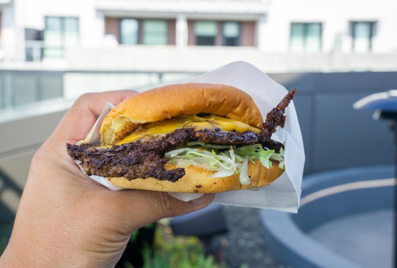 What it’s like inside Tesla Diner, A retro-futuristic take on a diner, Yes, there are robots, On tips and service charges, On the dishes, Biscuits and red gravy, Cinnamon roll, Cheeseburger, Tuna melt, “Epic” bacon, Wagyu beef chili, Soft serve swirl, Creamsicle, Strawberry shake, Final thoughts