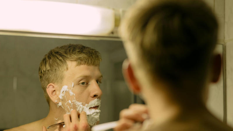 1. Exfoliate Before You Shave, 2. Shave At The End Of Your Shower, 3. Use Conditioner, 4. Switch To A Sharp Blade Every 5-10 Shaves, 5. Shave In Short Strokes, 6. Don’t Dry Shave, 7. Shave In Hair Growth Direction, 8. Apply Cold Water After Shaving, 9. Store Your Razor Outside The Shower, 10. Use A Fragrance-Free Moisturizer, 1. Shave After Using A Hot Towel, 2. Invest In A Safety Razor, 3. Skip Alcohol-Based Aftershave, 4. Use Alum Block Post-Shave, 5. Shave The Neck Last, 6. Lather With A Brush, 7. Map Your Beard Growth Pattern, 8. Stretch The Skin, 9. Tilt The Blade, 10. Use Cold Cream