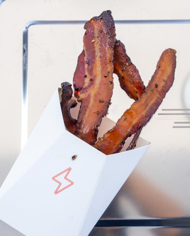 What it’s like inside Tesla Diner, A retro-futuristic take on a diner, Yes, there are robots, On tips and service charges, On the dishes, Biscuits and red gravy, Cinnamon roll, Cheeseburger, Tuna melt, “Epic” bacon, Wagyu beef chili, Soft serve swirl, Creamsicle, Strawberry shake, Final thoughts