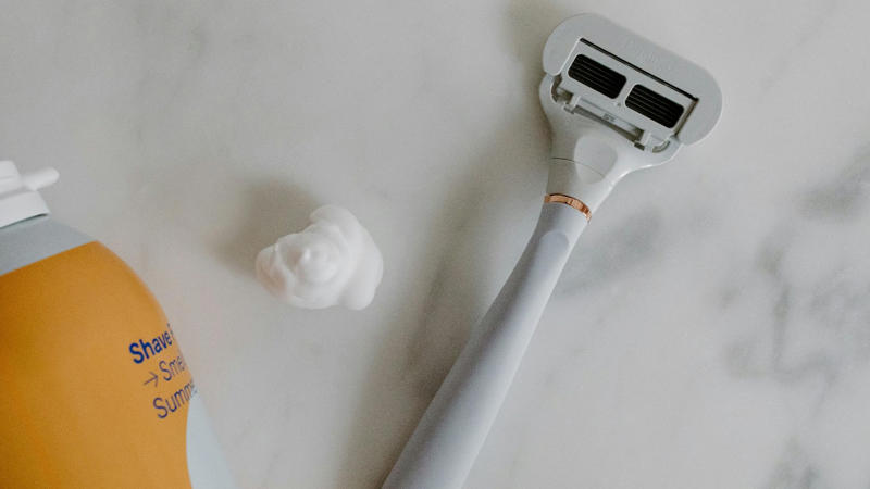1. Exfoliate Before You Shave, 2. Shave At The End Of Your Shower, 3. Use Conditioner, 4. Switch To A Sharp Blade Every 5-10 Shaves, 5. Shave In Short Strokes, 6. Don’t Dry Shave, 7. Shave In Hair Growth Direction, 8. Apply Cold Water After Shaving, 9. Store Your Razor Outside The Shower, 10. Use A Fragrance-Free Moisturizer, 1. Shave After Using A Hot Towel, 2. Invest In A Safety Razor, 3. Skip Alcohol-Based Aftershave, 4. Use Alum Block Post-Shave, 5. Shave The Neck Last, 6. Lather With A Brush, 7. Map Your Beard Growth Pattern, 8. Stretch The Skin, 9. Tilt The Blade, 10. Use Cold Cream