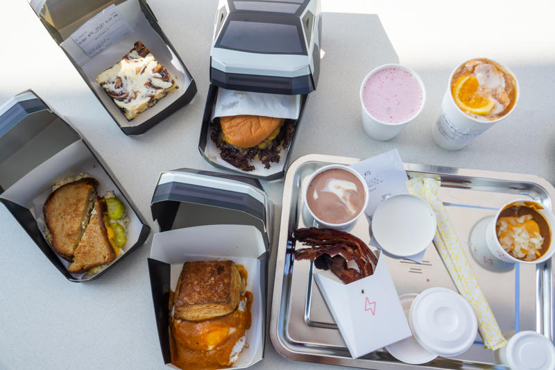 What it’s like inside Tesla Diner, A retro-futuristic take on a diner, Yes, there are robots, On tips and service charges, On the dishes, Biscuits and red gravy, Cinnamon roll, Cheeseburger, Tuna melt, “Epic” bacon, Wagyu beef chili, Soft serve swirl, Creamsicle, Strawberry shake, Final thoughts