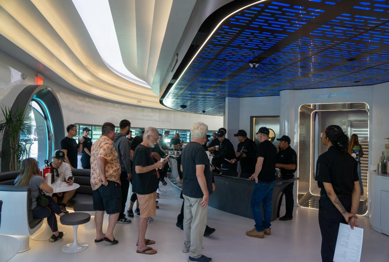 What it’s like inside Tesla Diner, A retro-futuristic take on a diner, Yes, there are robots, On tips and service charges, On the dishes, Biscuits and red gravy, Cinnamon roll, Cheeseburger, Tuna melt, “Epic” bacon, Wagyu beef chili, Soft serve swirl, Creamsicle, Strawberry shake, Final thoughts