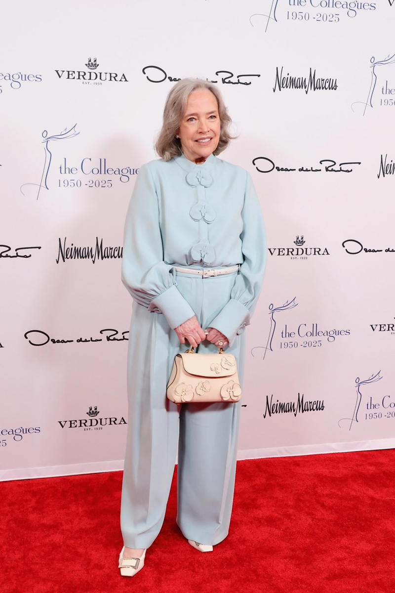 'Matlock' star Kathy Bates and her astounding weight loss, A new figure, a new gig, When illness became a turning point, Scared straight, Taking charge, Breaking point on set, Early days in New York, Her big breaks, Carving her place in theatre, Recognized for her work, A string of blockbusters, Academy Award for Best Actress, The perks of not being a beauty queen, Etching her name into cinema, After the turn of the century, A second wind, Kathy Bates isn't slowing down, Acting is her "life force", Looking ahead, It's not about "willpower", A mindful eating trick that worked