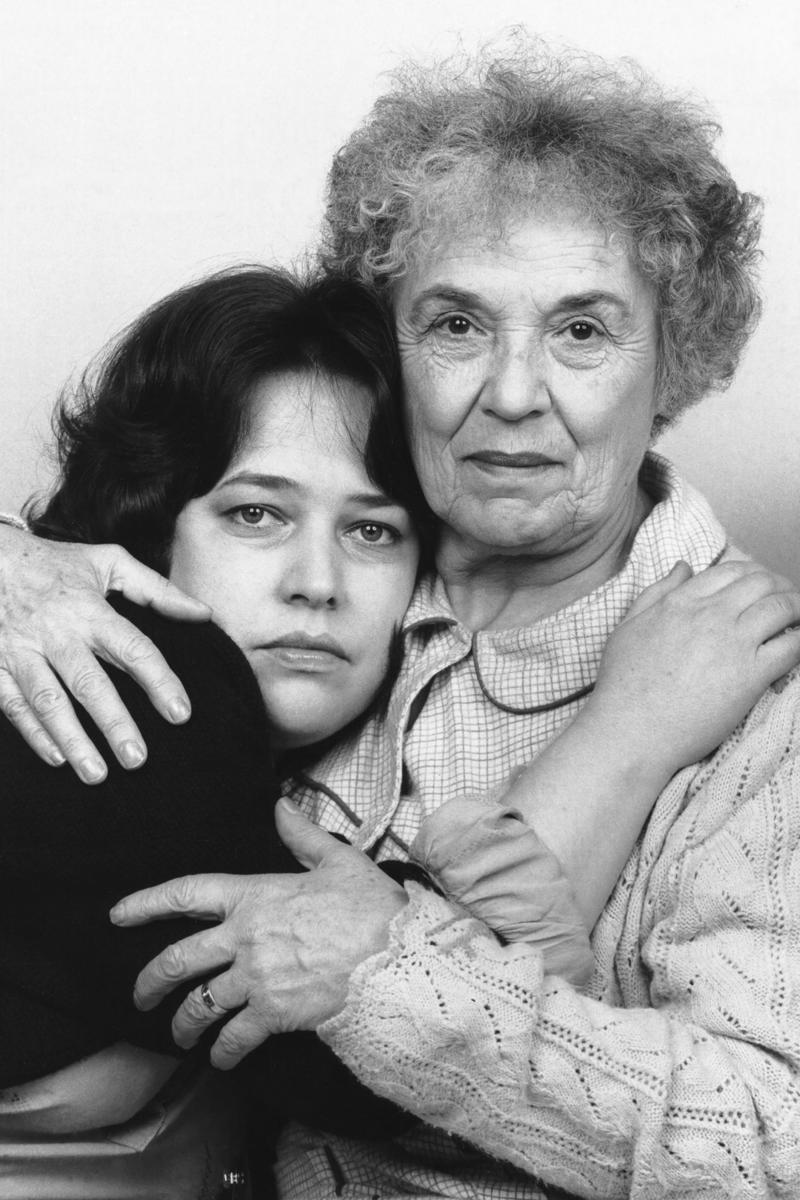 'Matlock' star Kathy Bates and her astounding weight loss, A new figure, a new gig, When illness became a turning point, Scared straight, Taking charge, Breaking point on set, Early days in New York, Her big breaks, Carving her place in theatre, Recognized for her work, A string of blockbusters, Academy Award for Best Actress, The perks of not being a beauty queen, Etching her name into cinema, After the turn of the century, A second wind, Kathy Bates isn't slowing down, Acting is her "life force", Looking ahead, It's not about "willpower", A mindful eating trick that worked