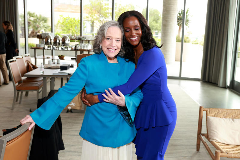 A mindful eating trick that worked 'Matlock' star Kathy Bates and her astounding weight loss, A new figure, a new gig, When illness became a turning point, Scared straight, Taking charge, Breaking point on set, Early days in New York, Her big breaks, Carving her place in theatre, Recognized for her work, A string of blockbusters, Academy Award for Best Actress, The perks of not being a beauty queen, Etching her name into cinema, After the turn of the century, A second wind, Kathy Bates isn't slowing down, Acting is her "life force", Looking ahead, It's not about "willpower", A mindful eating trick that worked