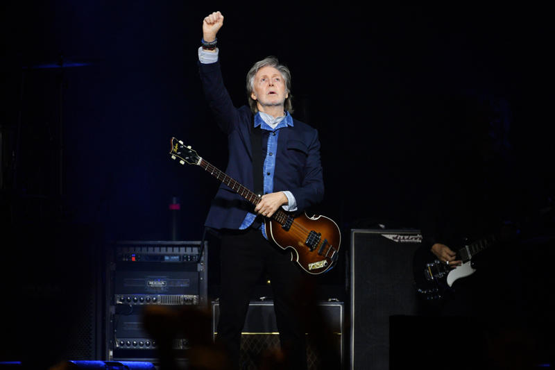 Paul McCartney Mick Jagger, Paul McCartney, Robert Plant, Bruce Springsteen, Debbie Harry, Bob Dylan, Axl Rose, Ringo Starr, Keith Richards, Jon Bon Jovi, Ozzy Osbourne, Eddie Vedder, Rod Stewart