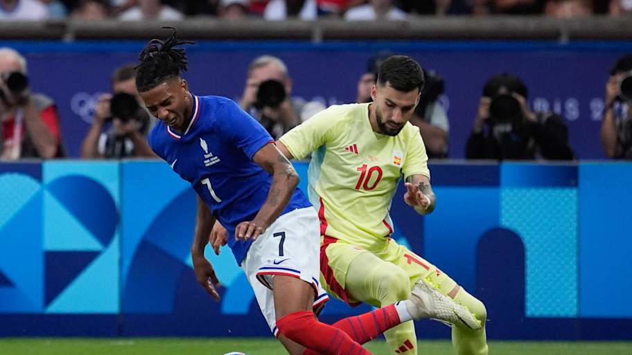 25. Dejan Kulusevski, 24. Alex Baena, 23. Bernardo Silva, 22. Pedro Goncalves, 21. Paulo Dybala, 20. Justin Kluivert, 19. Fermin Lopez, 18. Kevin De Bruyne, 17. Charles De Ketelaere, 16. Phil Foden, 15. Morgan Rogers, 14. Oihan Sancet, 13. Eberechi Eze, 12. Isco, 11. Morgan Gibbs-White, 10. Dominik Szoboszlai, 9. Rayan Cherki, 8. Xavi Simons, 7. Martin Odegaard, 6. Dani Olmo, 5. Bruno Fernandes, 4. Cole Palmer, 3. Florian Wirtz, 2. Jamal Musiala, 1. Jude Bellingham