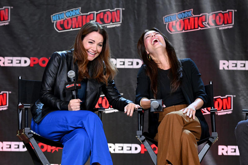 Conventions, cosplay, and an unexpected legacy Arrival at 'Smallville', From Canada with love (and talent), The 21st century Lois Lane, Auditions and rejections, Lois or Lana?, Superman, feminism, and double standards, The post-'Smallville' syndrome, Conventions, cosplay, and an unexpected legacy, The burden of playing an icon, A career, many disguises