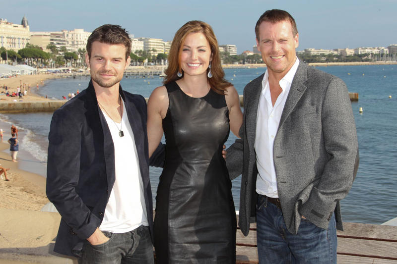 The post-'Smallville' syndrome Arrival at 'Smallville', From Canada with love (and talent), The 21st century Lois Lane, Auditions and rejections, Lois or Lana?, Superman, feminism, and double standards, The post-'Smallville' syndrome, Conventions, cosplay, and an unexpected legacy, The burden of playing an icon, A career, many disguises