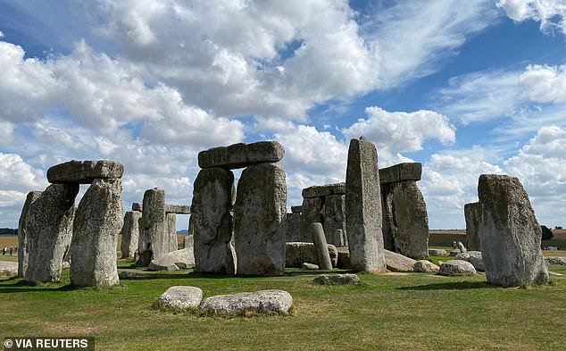 1. How did they move the stones?, 2. Why was Stonehenge constructed?, 3. Why the Salisbury Plain?, 4. Why did people keep changing Stonehenge?, 5. Where are the missing stones?