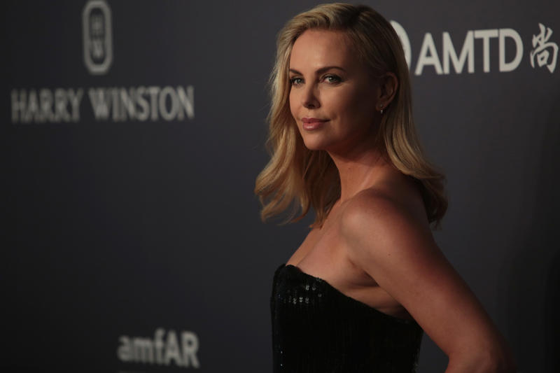 Charlize Theron Grace Kelly, Brigitte Bardot, Elizabeth Taylor, Audrey Hepburn, Natalie Wood, Jaclyn Smith, Kim Novak, Raquel Welch, Ursula Andress, Charlize Theron, Julia Roberts, Jacqueline Bisset, Natalie Portman, Emma Stone, Scarlett Johansson, Liv Tyler, Rachel Weisz, Elizabeth Hurley, Ava Gardner, Nicole Kidman, Naomi Watts, Sharon Tate, Kate Winslet, Jessica Alba, Halle Berry, Megan Fox, Keira Knightley, Olivia Wilde, Angelina Jolie, Jennifer Lawrence, Mila Kunis, Sofía Vergara, Eva Longoria, Lupita Nyong'o