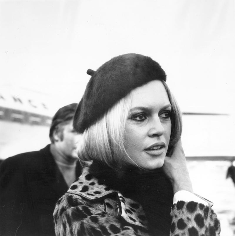 Brigitte Bardot Grace Kelly, Brigitte Bardot, Elizabeth Taylor, Audrey Hepburn, Natalie Wood, Jaclyn Smith, Kim Novak, Raquel Welch, Ursula Andress, Charlize Theron, Julia Roberts, Jacqueline Bisset, Natalie Portman, Emma Stone, Scarlett Johansson, Liv Tyler, Rachel Weisz, Elizabeth Hurley, Ava Gardner, Nicole Kidman, Naomi Watts, Sharon Tate, Kate Winslet, Jessica Alba, Halle Berry, Megan Fox, Keira Knightley, Olivia Wilde, Angelina Jolie, Jennifer Lawrence, Mila Kunis, Sofía Vergara, Eva Longoria, Lupita Nyong'o