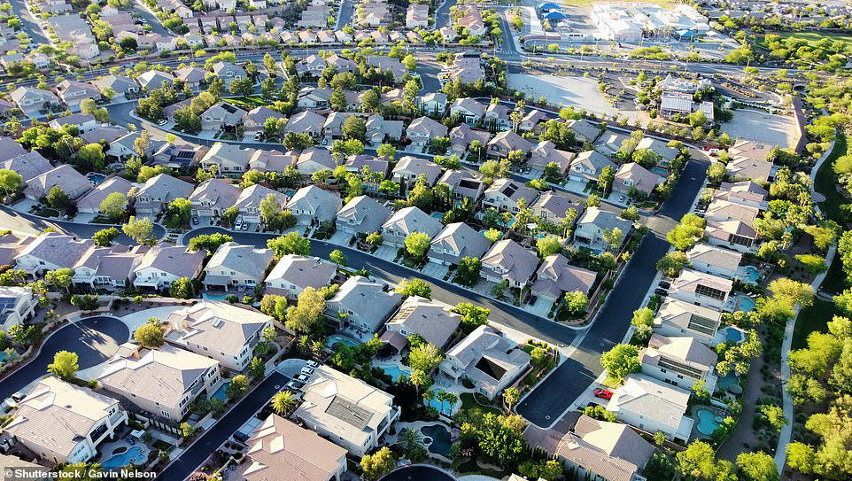 Report: Fewer Canadians interested to buy homes in Las Vegas