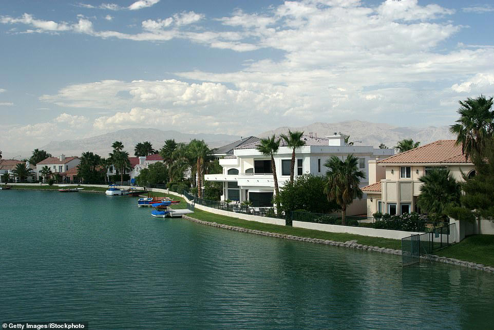 Report: Fewer Canadians interested to buy homes in Las Vegas