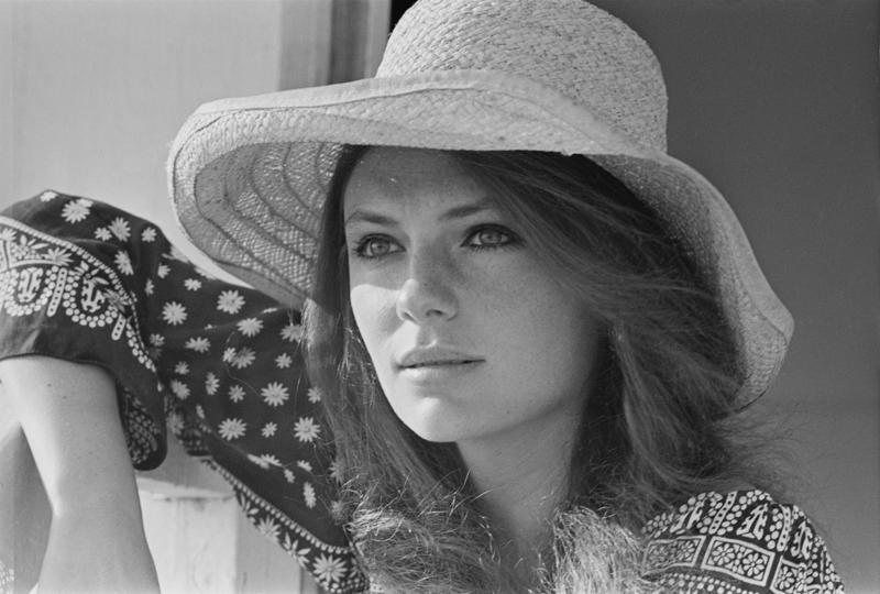 Jacqueline Bisset Grace Kelly, Brigitte Bardot, Elizabeth Taylor, Audrey Hepburn, Natalie Wood, Jaclyn Smith, Kim Novak, Raquel Welch, Ursula Andress, Charlize Theron, Julia Roberts, Jacqueline Bisset, Natalie Portman, Emma Stone, Scarlett Johansson, Liv Tyler, Rachel Weisz, Elizabeth Hurley, Ava Gardner, Nicole Kidman, Naomi Watts, Sharon Tate, Kate Winslet, Jessica Alba, Halle Berry, Megan Fox, Keira Knightley, Olivia Wilde, Angelina Jolie, Jennifer Lawrence, Mila Kunis, Sofía Vergara, Eva Longoria, Lupita Nyong'o
