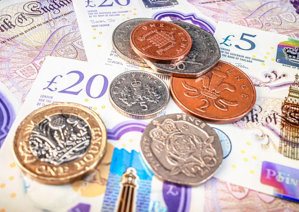 How much Brits should actually have in their savings, according to their age