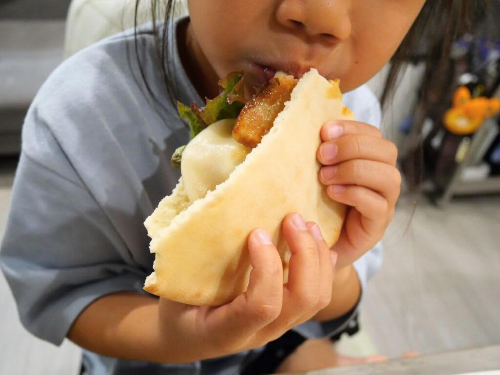 キャンプでヘルシー料理って難しいよね…新登場のせいろ付きホーロー鍋を購入しました！, 3つの注目ポイント！蒸し活で広がるキャンプ料理の新世界, 1. キャンプでも簡単ヘルシーごはん！, 2. 食卓も華やかに！インテリアとしても映える上品なビジュアル, 3. ホーロー鍋ならではの使いやすさ＆多機能性, 【キャンプめし革命】蒸すだけ簡単＆映える！せいろで楽しむ絶品3レシピ, 【レシピ 1】 ボリューム満点！「野菜の肉巻きせいろ蒸し」, 【レシピ 2】蒸してはさんで中華バーガー！ピタパン×小籠包, 【レシピ 3】夏にぴったり！せいろで"ひんやり"彩りそうめん, 長く愛用するために知っておきたいポイント, 食卓に新しい風を！蒸し料理で広がるヘルシーキャンプライフ