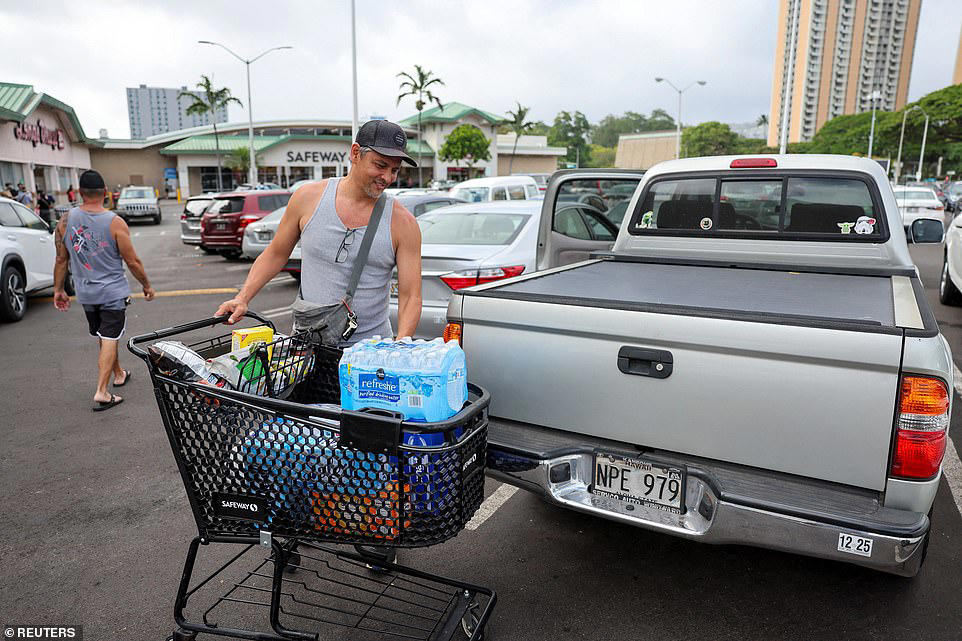 Americans evacuate to higher ground as tsunami alarm sounds