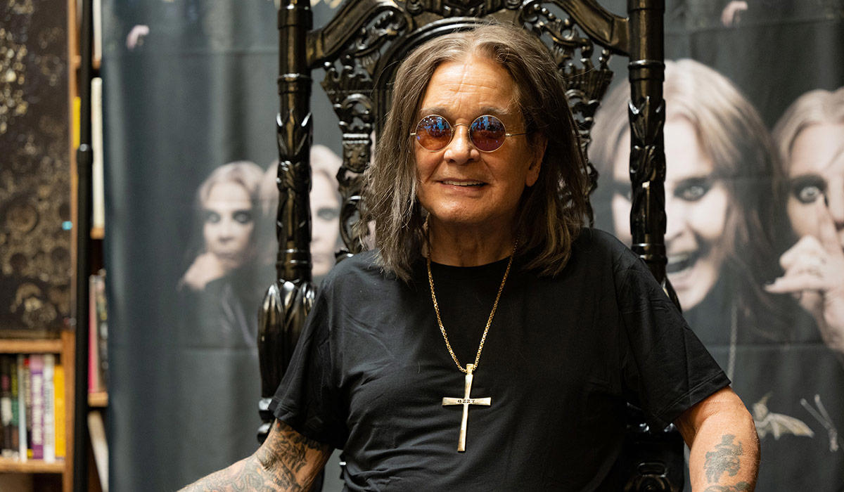 TROUBLING DIAGNOSIS MATCH MADE IN HEAVEN, NOTHING KEPT THEM APART, BLACK SABBATH MAKES A MARK, THEY WOULD MEET AGAIN, HAWAII WEDDING BELLS, ROCK 'N' ROLL LIFESTYLE, OZZY'S WORLDWIDE HIT, MTV'S 'THE OSBOURNES', THE REAL INSIGHT, 'I'M THIS DEMIGOD', OVER 40 YEARS OF TRUE LOVE, UPS AND DOWNS, TRAGIC AFFAIR ALLEGATIONS, SUFFERING FROM ADDICTION, FILLING A VOID, TROUBLING DIAGNOSIS, THE FINAL PERFORMANCE, 'SURROUNDED BY LOVE', 'I LOVE YOU, OZZY'