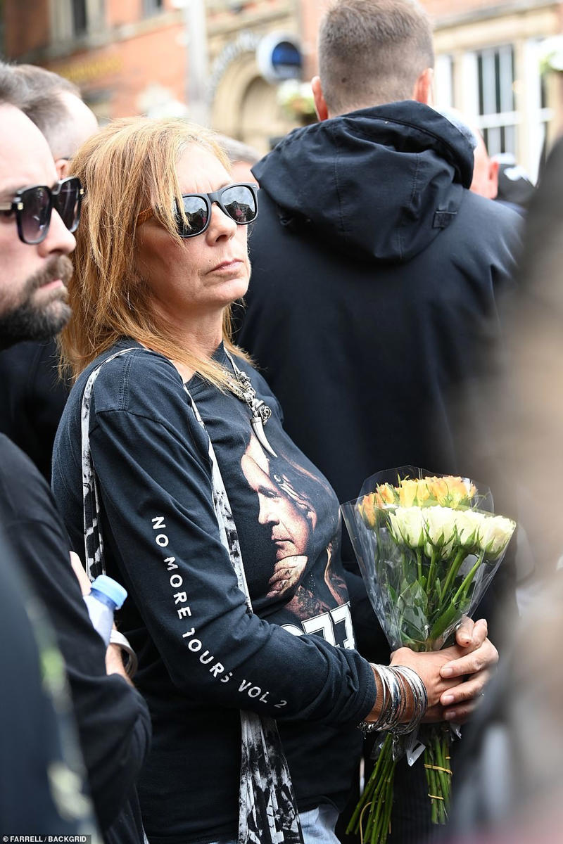 Sharon Osbourne breaks down in tears at Ozzy's funeral