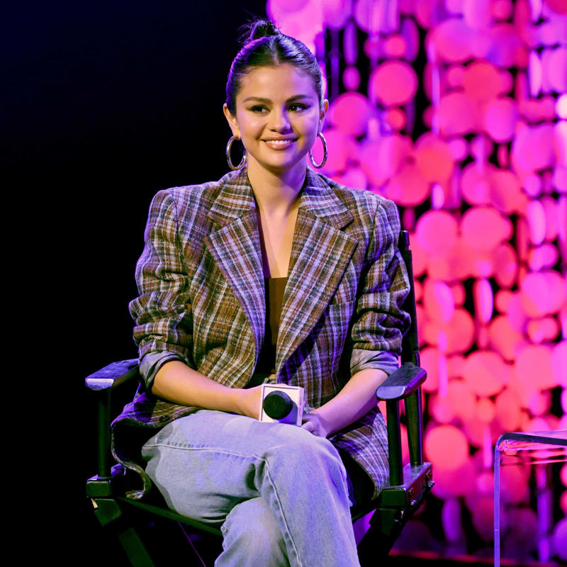 Selena Gomez Dakota Fanning, Mila Kunis, Ashley Benson, Keke Palmer, Tyler Posey, Kirsten Dunst, Ben Savage, Candace Cameron Bure, Josh Hutcherson, Millie Bobby Brown, Selena Gomez, Dylan Sprouse, Victoria Justice, Sadie Sink, Kay Panabaker