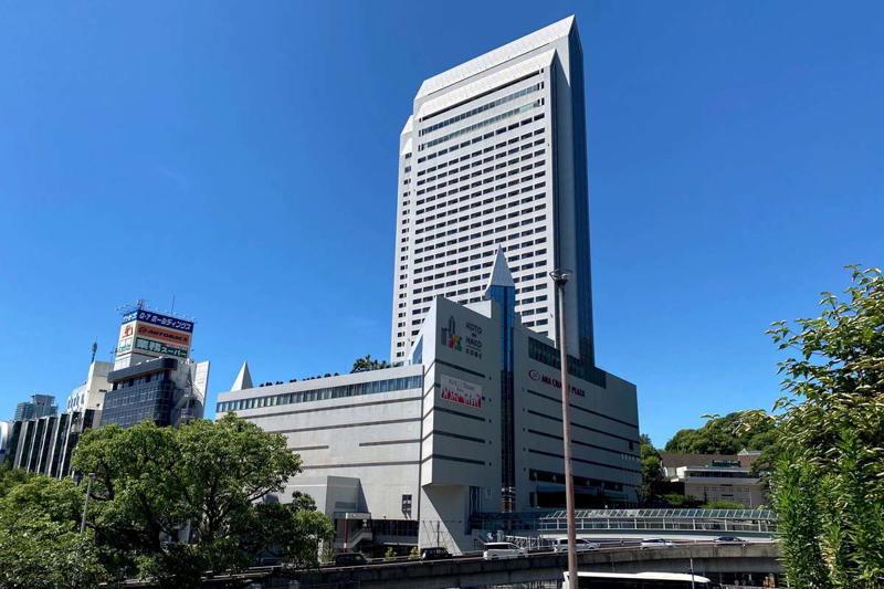 全区画の7割近くが空き状態, 新神戸再開発の今と過去, 新神戸駅周辺に欠ける集客力, 駅前広場や生田川公園も再整備