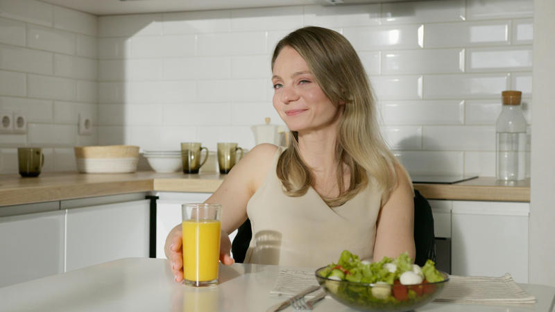 6. Eat Regular, Balanced Meals 1. Shaking That Comes Out Of Nowhere, 2. Weird, Cold Sweat Feeling, 3. Hunger That Hits Like A Freight Train, 4. Heart-Pounding, “Something’s Wrong” Sensation, 5. A Rush Of Unexplained Anxiety, 6. Vision That Suddenly Goes Fuzzy, 7. Brain Fog You Can’t Shake Off, 8. Mood Swings That Surprise Everyone, 9. Odd Tingling Around Your Mouth, 10. Feeling Like Your Energy’s Been Zapped, 1. Check Your Blood Sugar Immediately, 2. Consume Fast-Acting Carbohydrates, 3. Avoid Over-Eating To Prevent High Blood Sugar, 4. Adjust Medication Under Medical Guidance, 5. Seek Emergency Help For Severe Symptoms, 6. Eat Regular, Balanced Meals, 7. Avoid Alcohol Or At Least Consume With Food, 8. Monitor Physical Activity And Adjust Accordingly, 9. Use Continuous Glucose Monitoring (CGM), 10. Educate Yourself And Others About Hypoglycemia