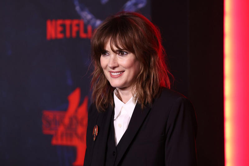 The teenager who came from Minnesota, From voracious reader to precocious actress, 'Beetlejuice' catapulted her into weirdness, 'Heathers': The queen of bad influences, Johnny Depp, the tattoo, and the drama, The indie girl who conquered the mainstream, A Jane Austen with Doc Martens, Between reality and a nineties myth, Winona and the not so minor theft, From scandal to temporary retirement, The resurrection: 'Stranger Things', Always more than just a pretty face, Winona vs. the star system